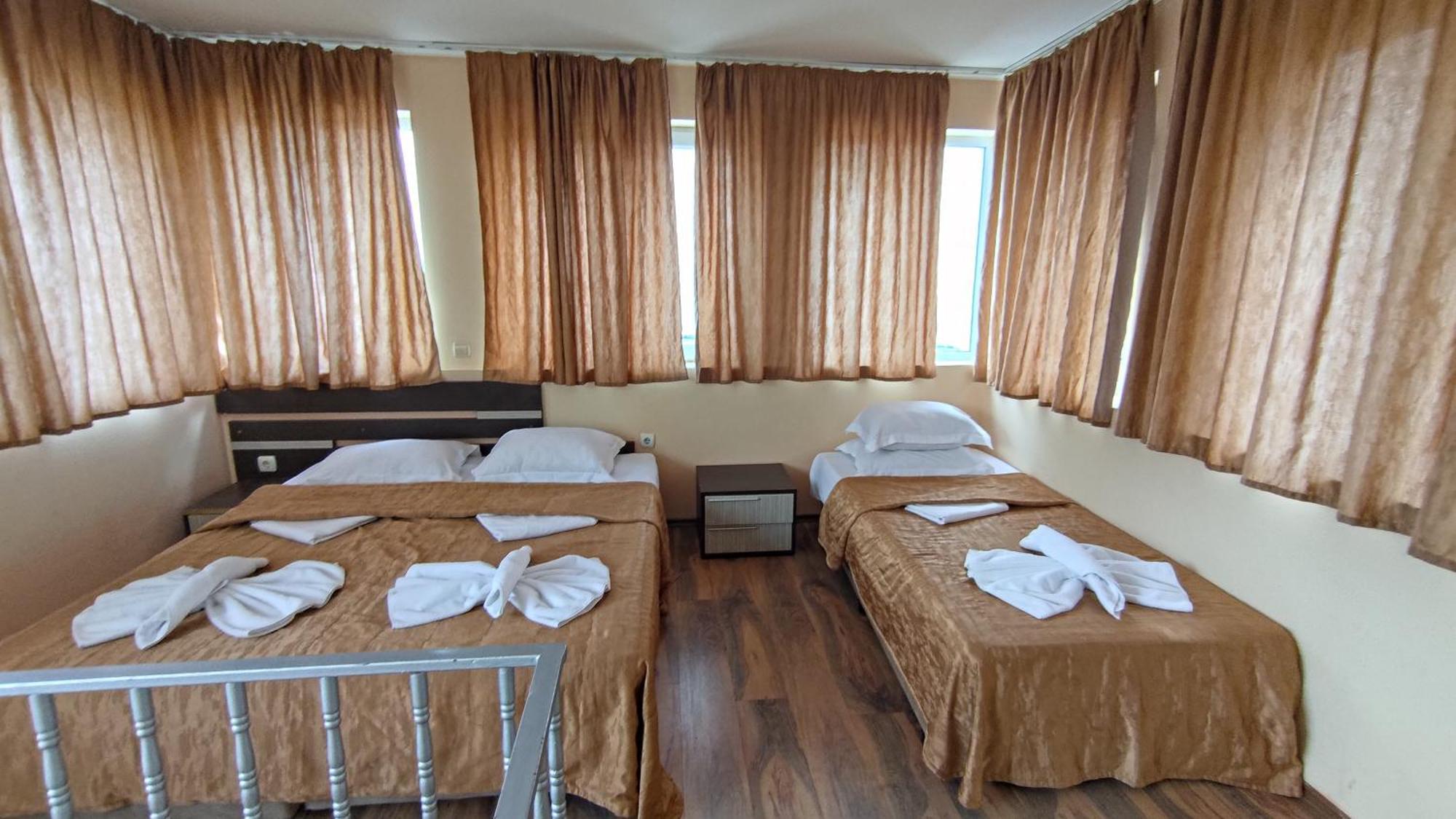 Lotos Hotel 3*