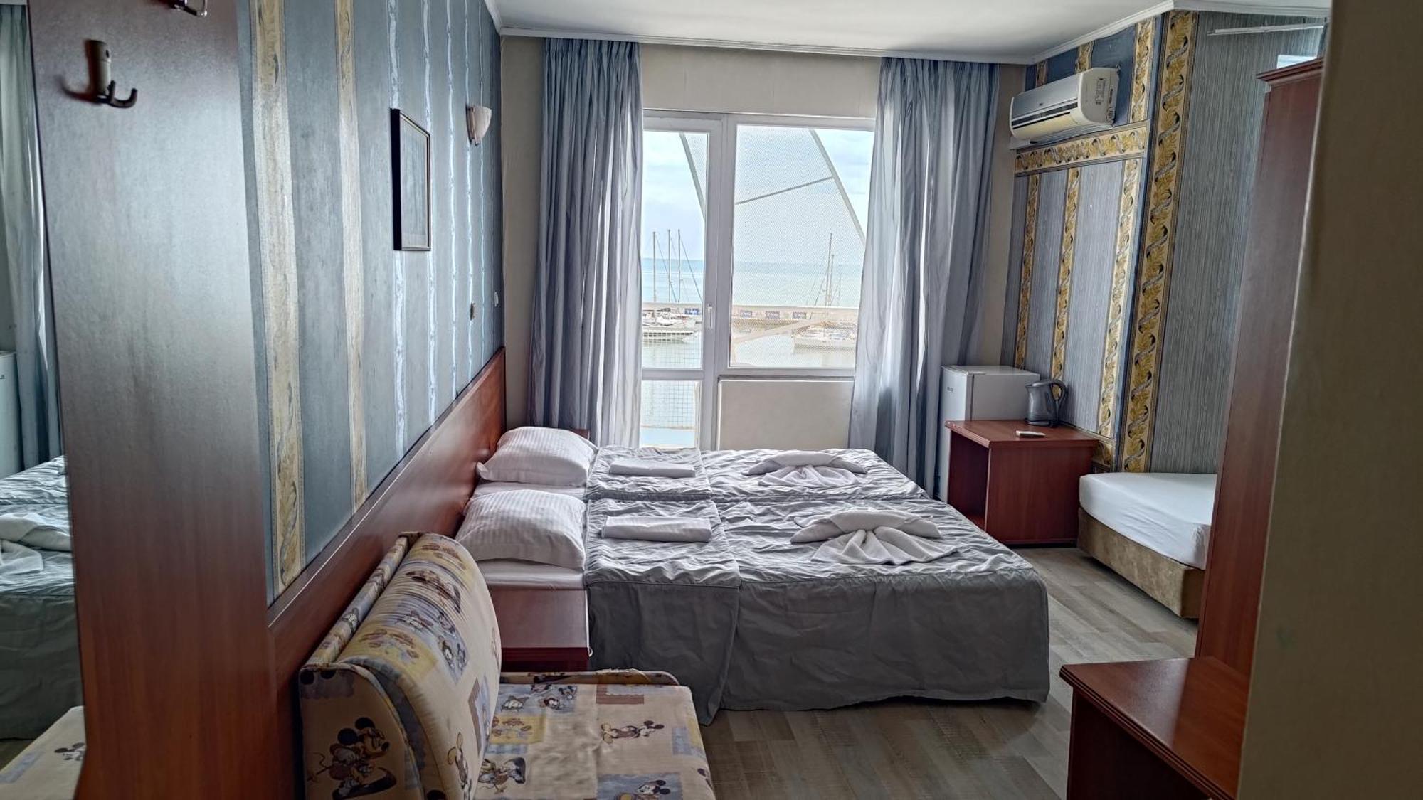 Otel Lotos 3*