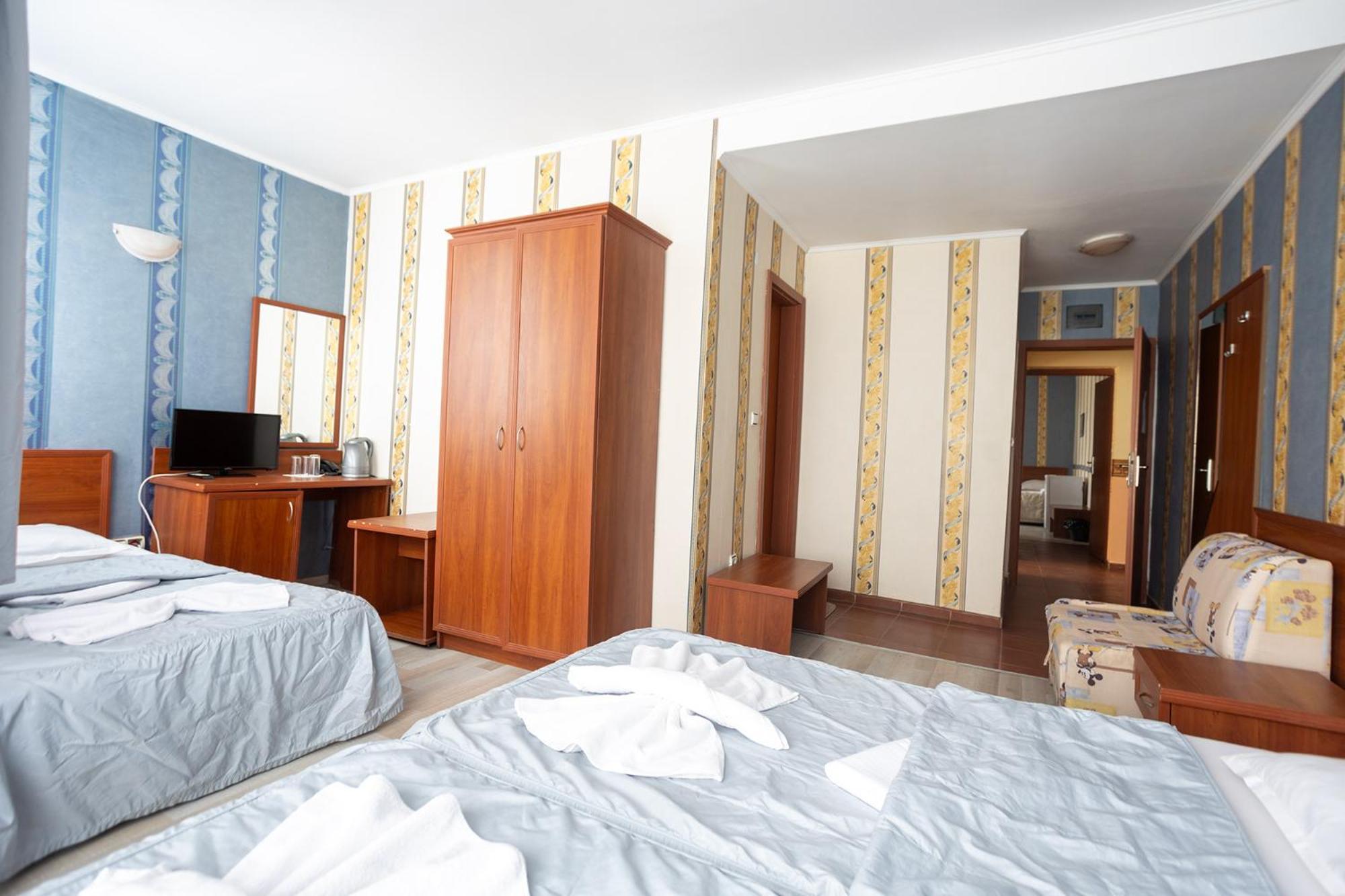 Lotos Hotel 3*